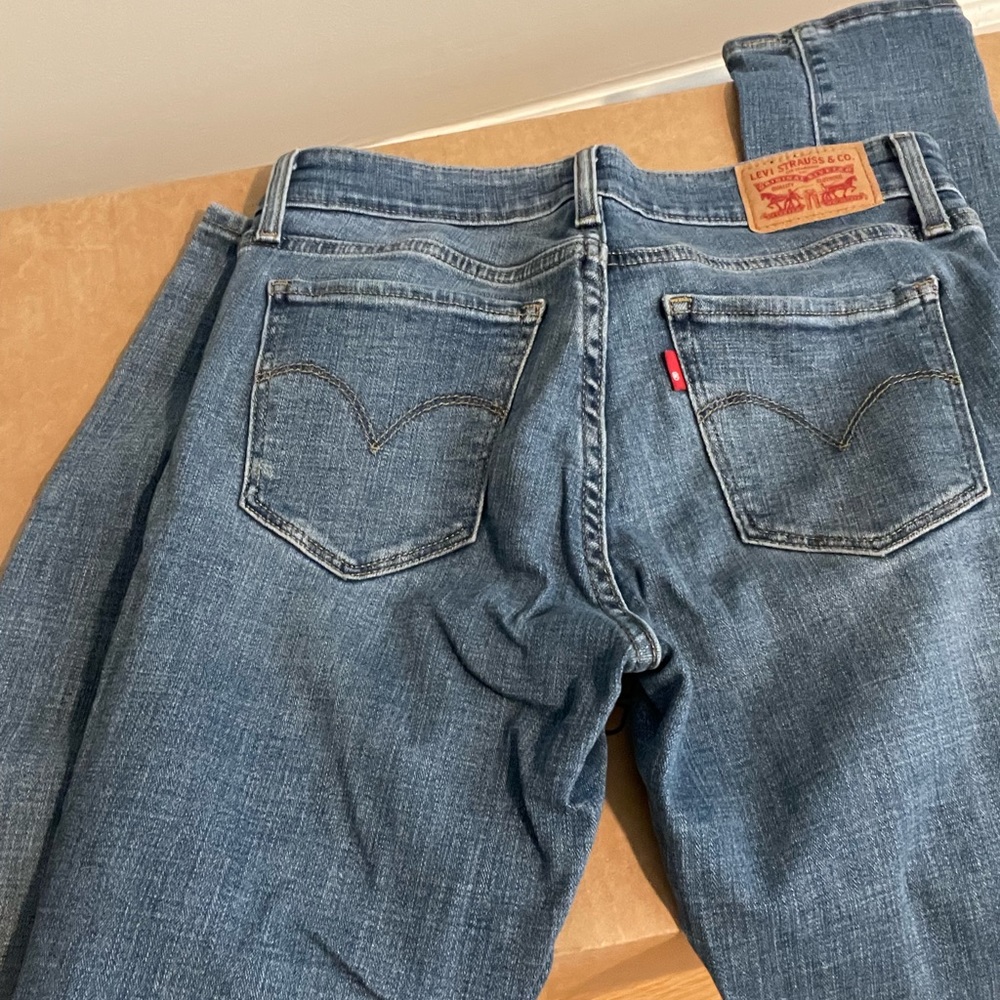 Levi’s 711 skinny jeans in new condition